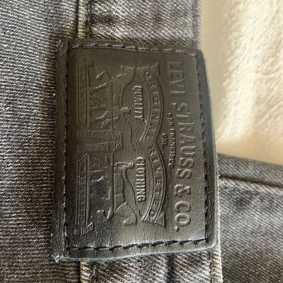 Levi’s 721 HighWaisted Jeans (Grey/Black w/ rips) - Picture 4 of 12